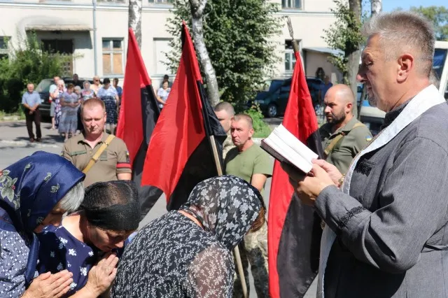 На Волині провели в останню дорогу захисника Олександра Макітру (фото)