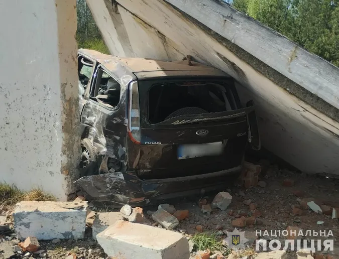 Авто «знесло» зупинку: подробиці смертельної ДТП на Волині (фото)