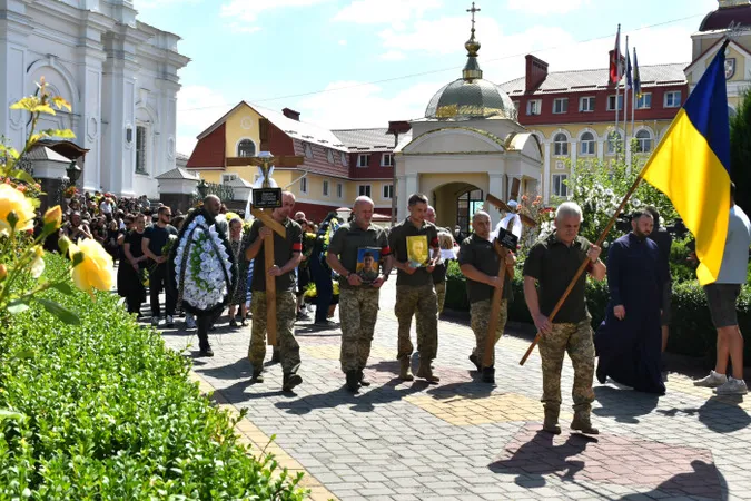 🕯 У Луцьку провели в останню дорогу Антона Токарчука та Владислава Кузьміна (фото)