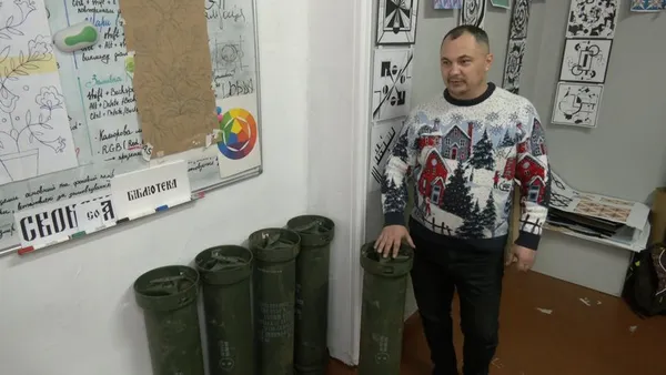 Для благодійного аукціону: у Луцьку студенти розмальовують тубуси від снарядів (відео)