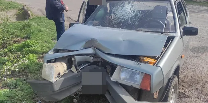 У Рожищі ВАЗ протаранив стовп – постраждала 71-річна лучанка (фото)