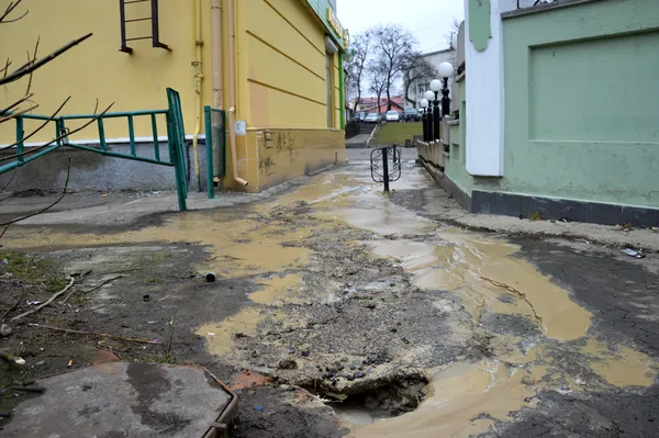 На вулиці Лесі Українки ліквідовують прорив водопроводу (фото)