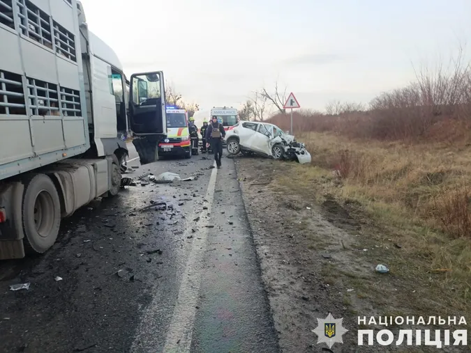 На Львівщині в жахливій автотрощі загинули двоє людей (фото)