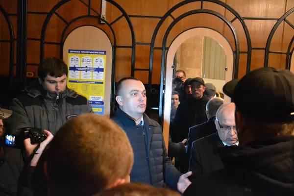 Волинську ОДА заполонили активісти: Гунчик телефонує в Київ (фото, відео)