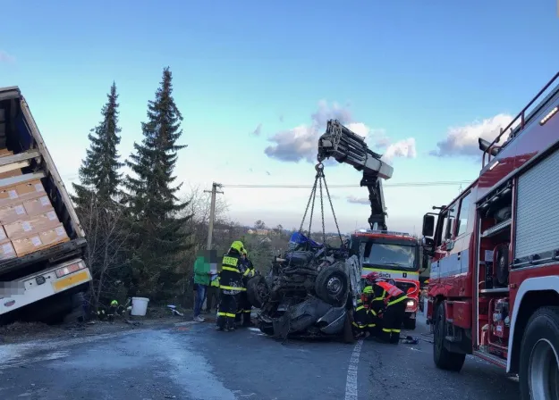 У Чехії мікроавтобус врізався у вантажівку: загинуло четверо українців