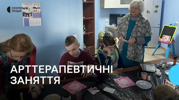 Для дітей з аутизмом та їхніх батьків: у Луцьку проводять арттерапевтичні заняття (фото, відео)