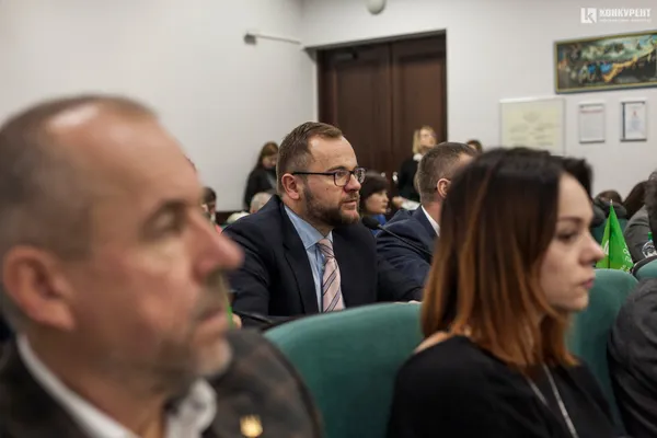 Із вогнем миру і співами: якою була остання в 2019 році сесія Луцької міської ради (фото)