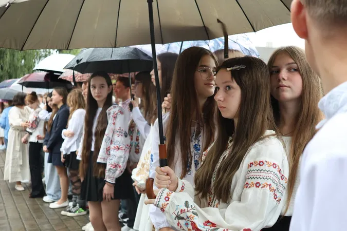 Як у Волинському науковому ліцеї зустріли свято першого дзвоника (фото)