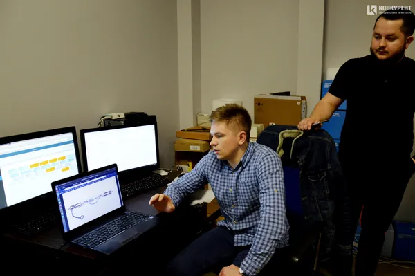 Незвичайні офіціанти, попкорн та магія кіно: «Промінь» показав закулісся розважального центру (фото)