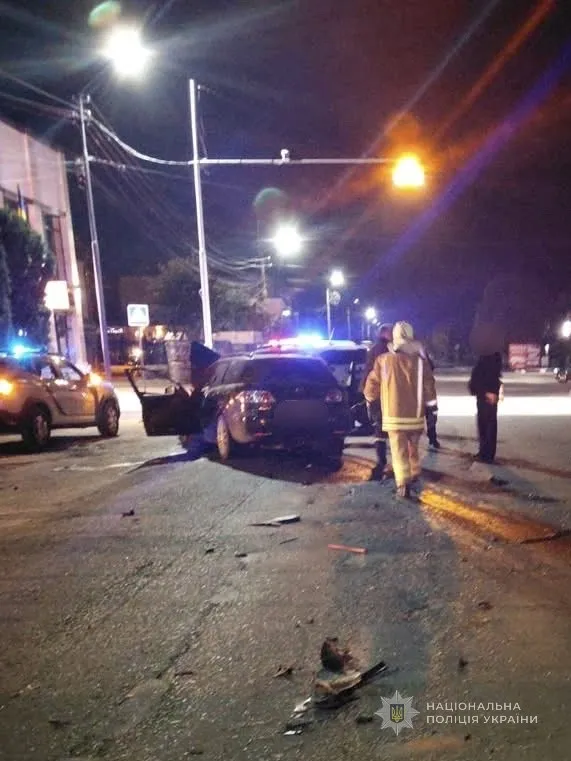 На Волині п'яний водій тікав від поліції: після ДТП авто відкинуло на пішохода