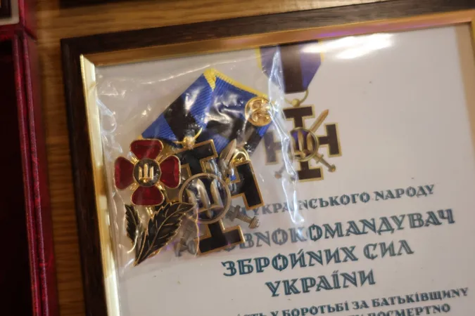 Родинам полеглих волинських захисників вручили «Комбатантський Хрест»