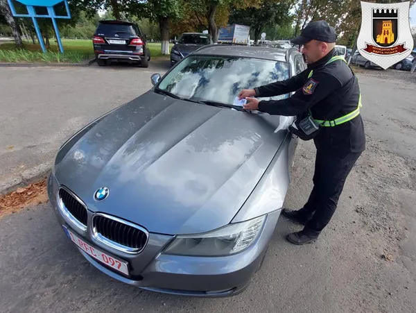 У Луцьку мунвартівці «ганяли» паркохамів біля авторинку (фото, відео)