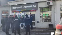 У Луцьку обікрали обмінник валют: винесли тисячі доларів (відео)