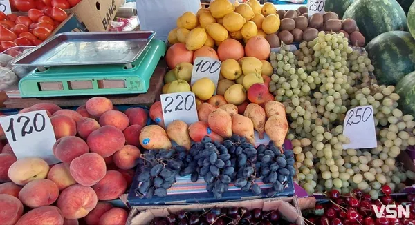 Сезон фруктів у розпалі: які ціни на ринках Луцька (фото)