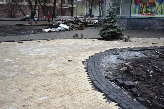 Як змінився колишній квітковий ринок в центрі Луцька (фото)
