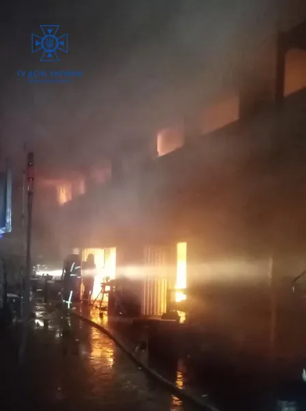 Пошкоджене обладнання і знищений дах: у Ківерцях горіла автомайстерня (фото, відео)