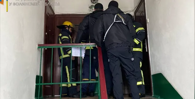 У Нововолинську рятувальники відчинили двері безпорадній бабусі (фото)