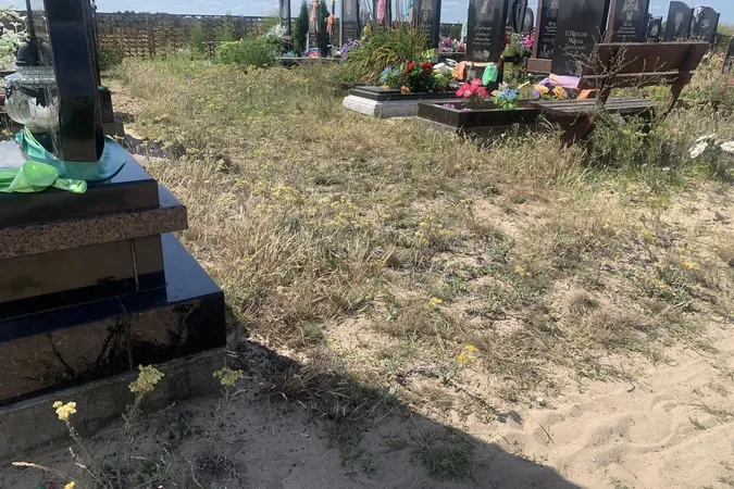 У Шацьку чиновники здійняли ґвалт через хаотичні могили: що коїться