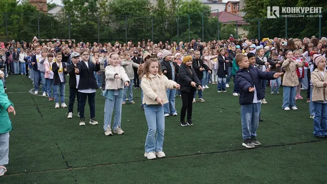 Останній дзвоник у Луцькому ліцеї №9: як це було (фото)