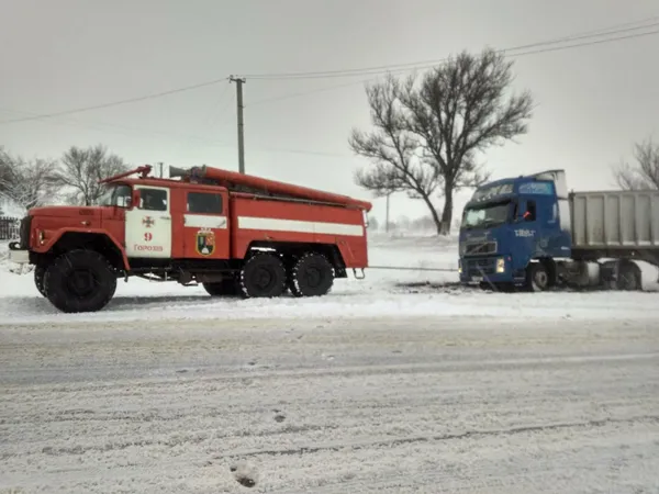 На Волині зранку дві автівки злетіли з дороги (фото)