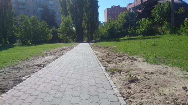Вулиці Луцька облаштували пішохідними доріжками (фото)