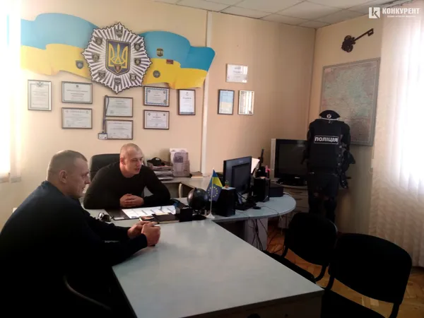 Рація, «броніки» та 100 запитань: луцькі школярі відвідали управління патрульної поліції (фото)
