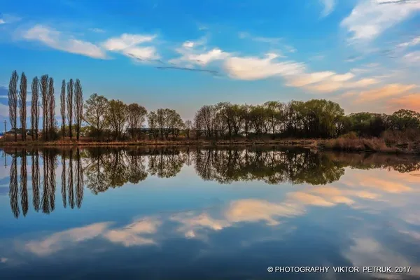 Фотограф показав неймовірні світлини вечорів на околиці Луцька 