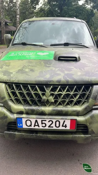 Лісівники разом з латвійськими волонтерами доставили допомогу на передову (фото)