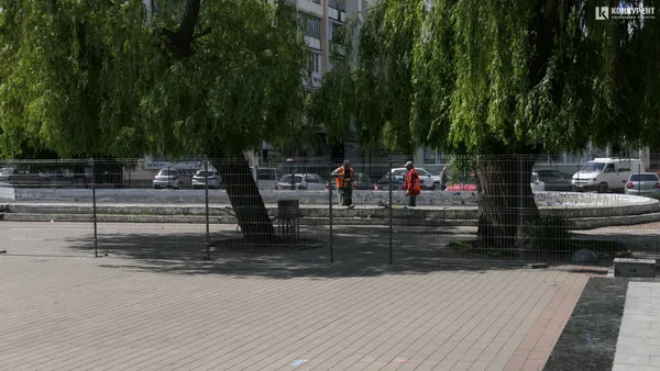 «Бетонне корито»  в центрі Луцька почали перетворювати на фонтан (фото, відео)