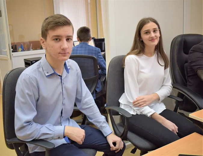 У луцькому ЦНАПі десятикласники стали адміністраторами (фото)