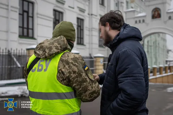 Мільйони готівкою та проросійська література: що СБУ знайшла у  Києво-Печерській лаврі (фото, відео)