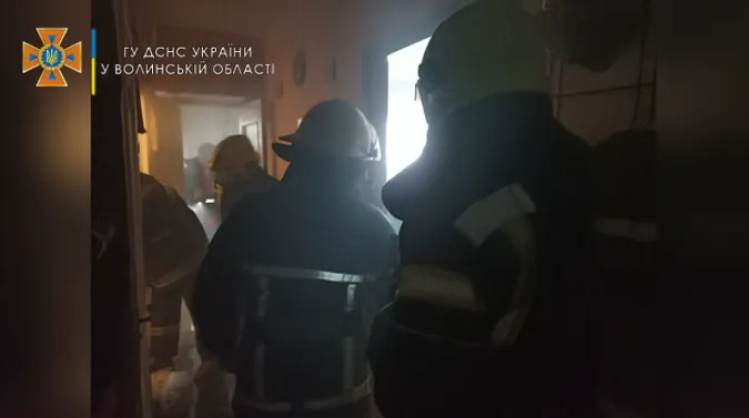 Вибухнула пральна машинка: у Луцьку пожежа у багатоповерхівці (фото, відео)