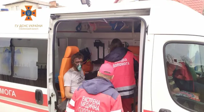 У Ковелі рятувальники витягнули з вогню 40-річного чоловіка (фото)