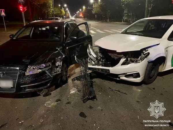Таксист не пропустив: подробиці нічної аварії у Луцьку (фото)