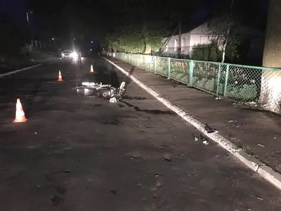 На Волині мотоцикл влетів у паркан: є постраждалі