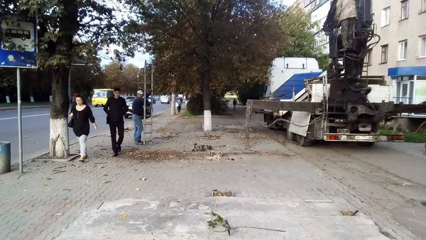 У Луцьку облаштували зупинку на Рівненській (фото)