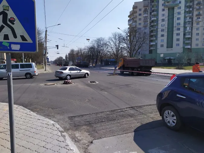 У Луцьку ремонтують вулицю Рівненську: що вже зробили і де взяли гроші (фото)