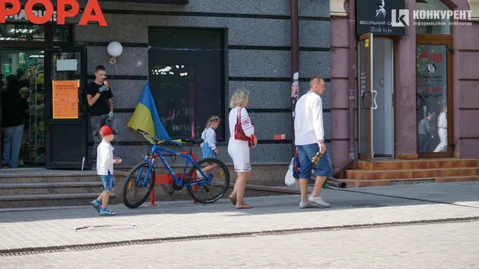 Вишиванки, сонце, діти: як Луцьк зустрів 33-ю річницю незалежності (фото)