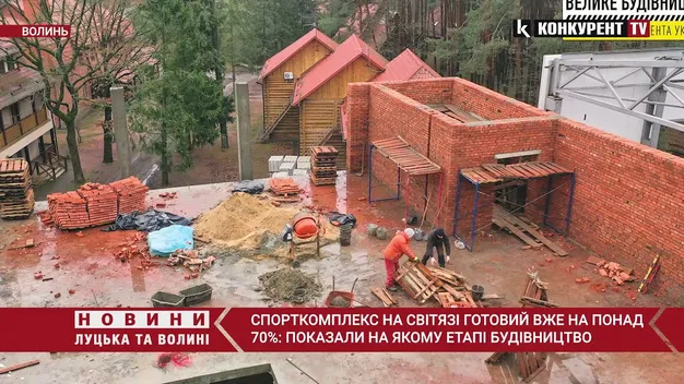 Зводять третій поверх: на березі Світязя будують спорткомплекс за 19 мільйонів гривень (фото)