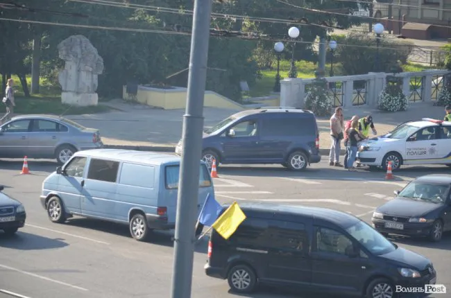 На Возз'єднання в Луцьку не розминулися два легковики (фото)