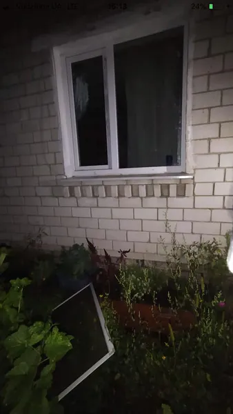 Вліз через підвальне вікно: у Маневичах злодій поцупив з будинку їжу і 600 гривень (фото)