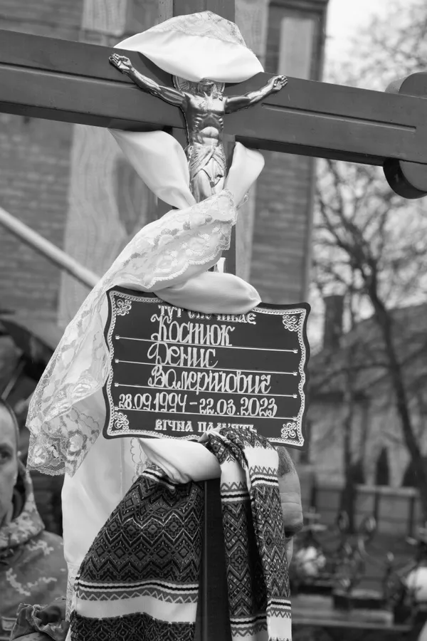 Загинув під Бахмутом: у Луцькій громаді попрощались із Денисом Костюком (фото)