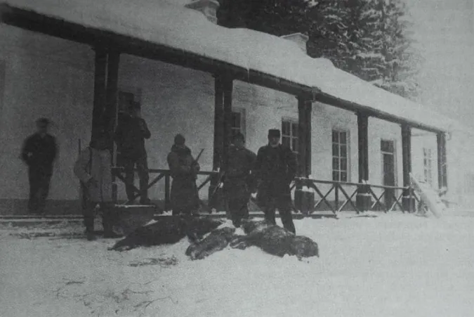 Фото з полювання на Волині 1895 року. На фоні палацу у Ворончині Влодзімежа Четвертинського-Святополка разом з друзями