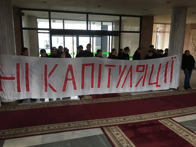 У Волинській ОДА – акція націоналістів: хочуть зустрітися із Зеленським (фото)