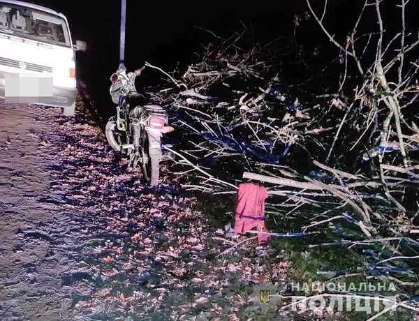 На Волині мотоцикліст збив пішохода: обоє – у лікарні (фото)