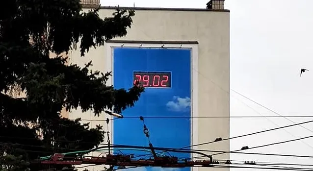 Лютий триває: луцький «Бім-бом» живе за своїм календарем (фотофакт)
