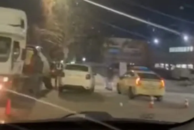 Повідомили деталі ДТП у Луцьку за участю таксі та автомобіля поліції (відео)