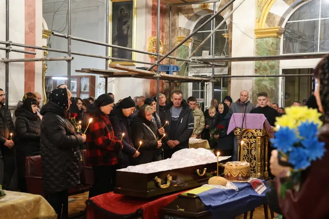 Навіки 33: Луцька громада попрощалася з Романом Радом'яком (фото)