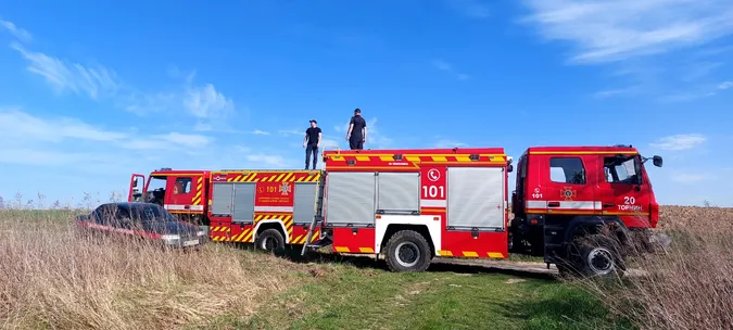 На дачному масиві під Луцьком жінка випадково підпалила поле (фото)
