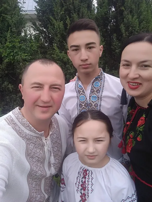 День вишиванки: відомі волиняни одягнули сорочки (фото)